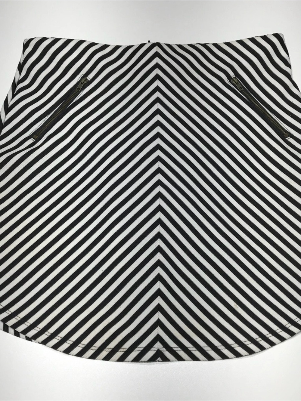 Monteau Los Angeles Skirt Size Large Black White Chevron Zip Pockets